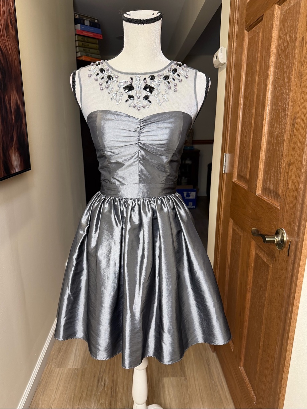 Hailey Logan Adrianna Papell Silver Homecoming Cocktail Dress Size 3/4 NWOT
